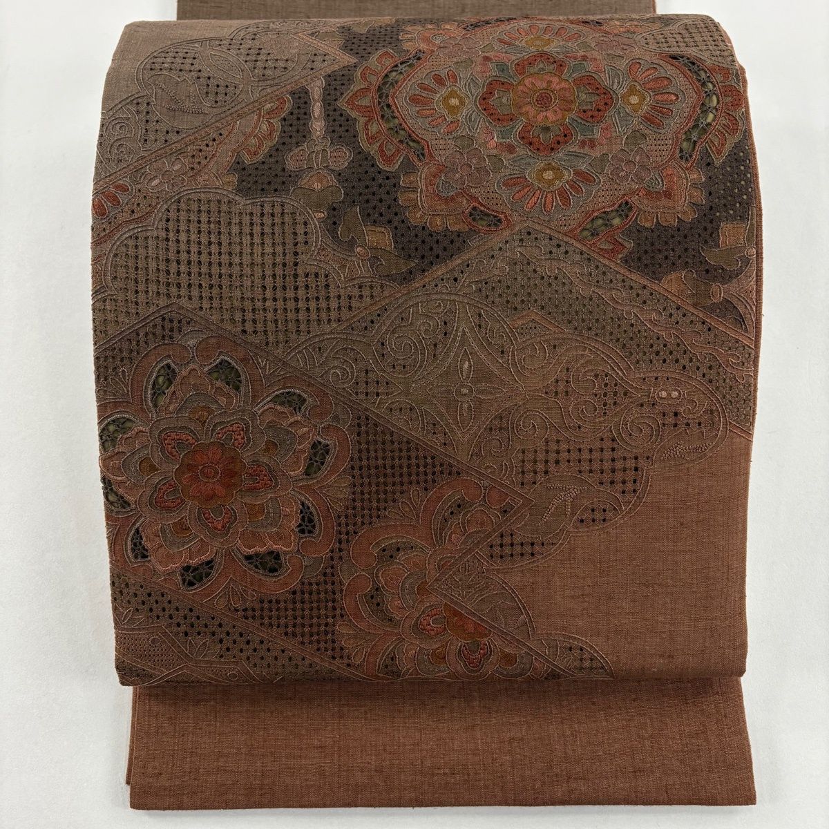 袋帯 秀品 紬地 華文 雲文 刺繍 茶色 お太鼓柄 正絹