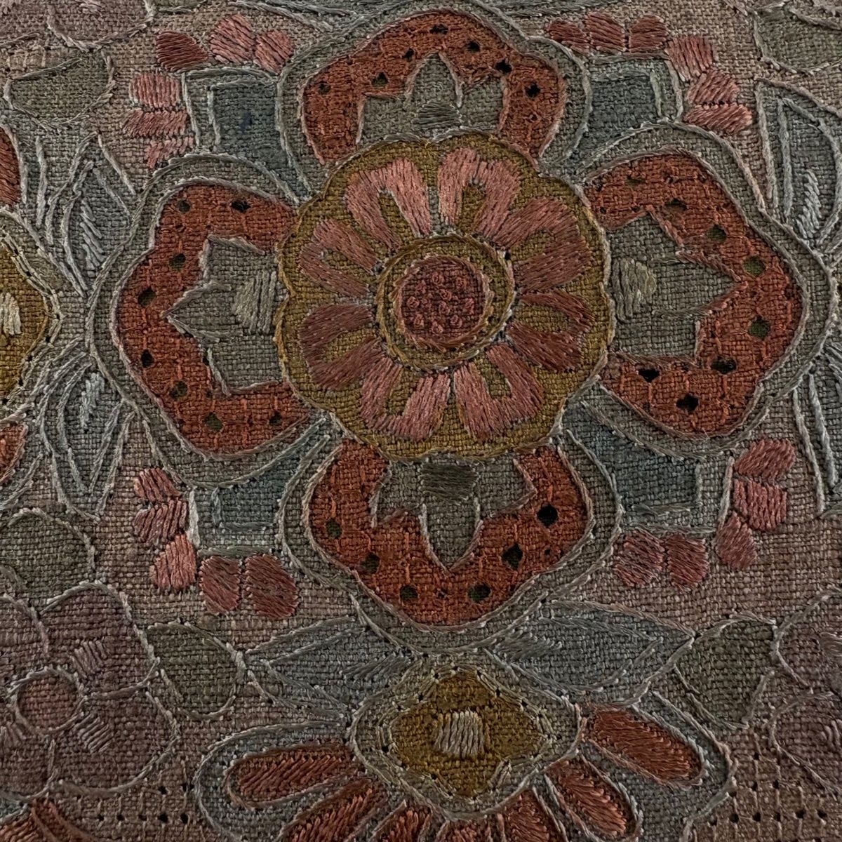 袋帯 秀品 紬地 華文 雲文 刺繍 茶色 お太鼓柄 正絹