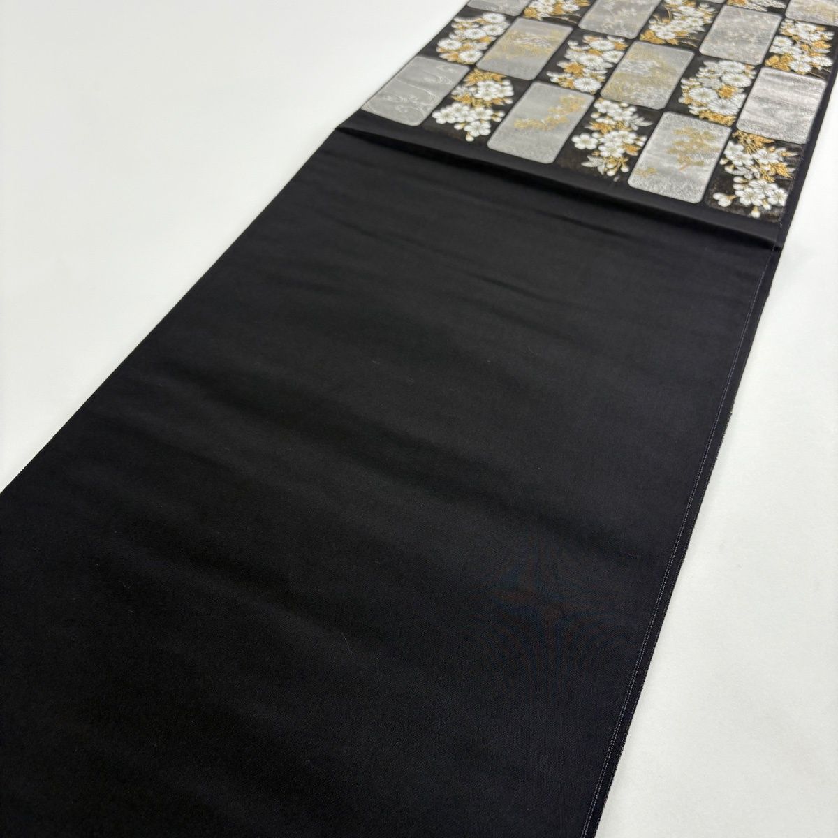 美品】 袋帯 秀品 薫風春秋 流水 金銀糸 プラチナ箔 黒 六通 正絹