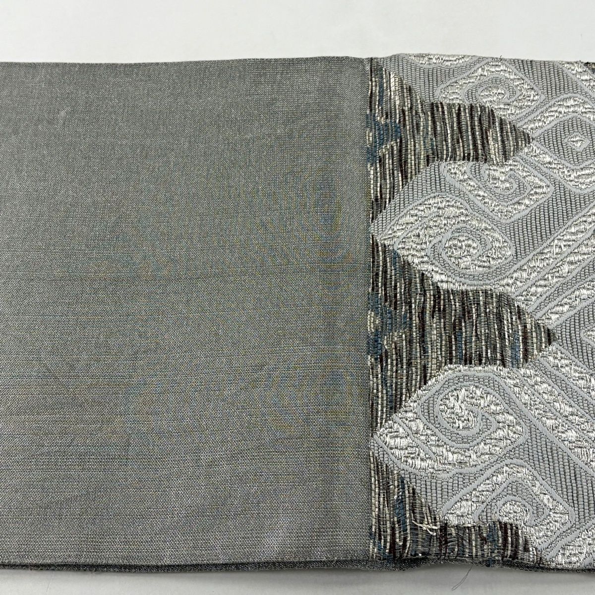 袋帯 秀品 縞 幾何学 箔 銀色 六通 正絹 【中古】 - メルカリ