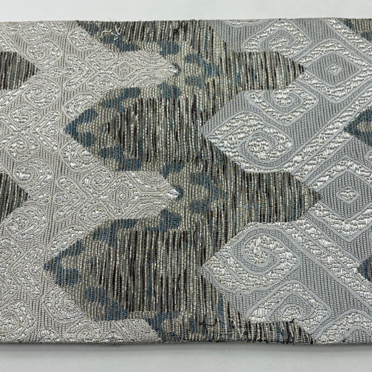 袋帯 秀品 縞 幾何学 箔 銀色 六通 正絹 【中古】 - メルカリ