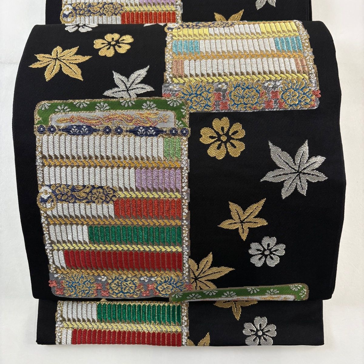 袋帯 秀品 桜 楓 金銀糸 箔 黒 六通 正絹