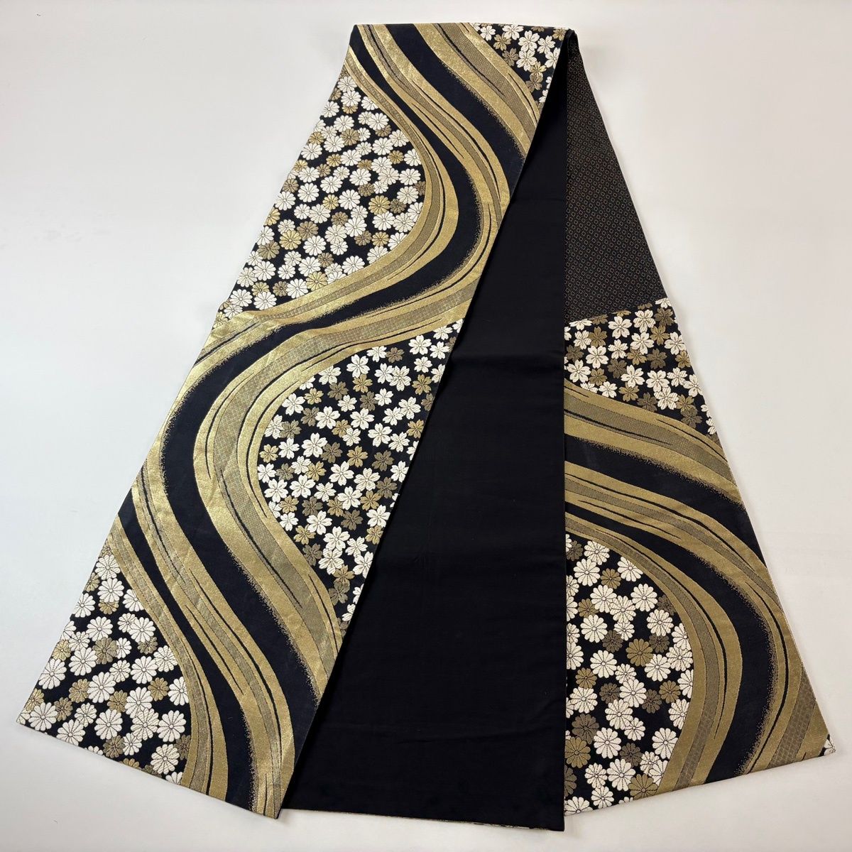 袋帯 秀品 桜 流水 金糸 箔 黒 六通 正絹 【中古】 - メルカリ