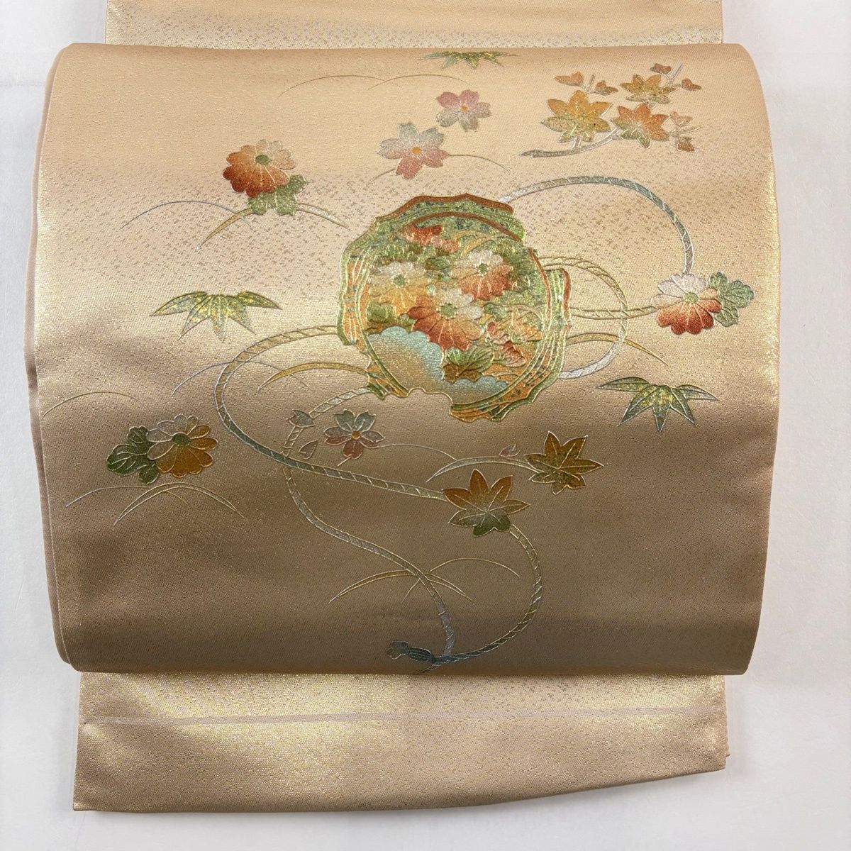 袋帯 秀品 鏡裏文 菊 金銀彩 箔 ベージュ お太鼓柄 正絹