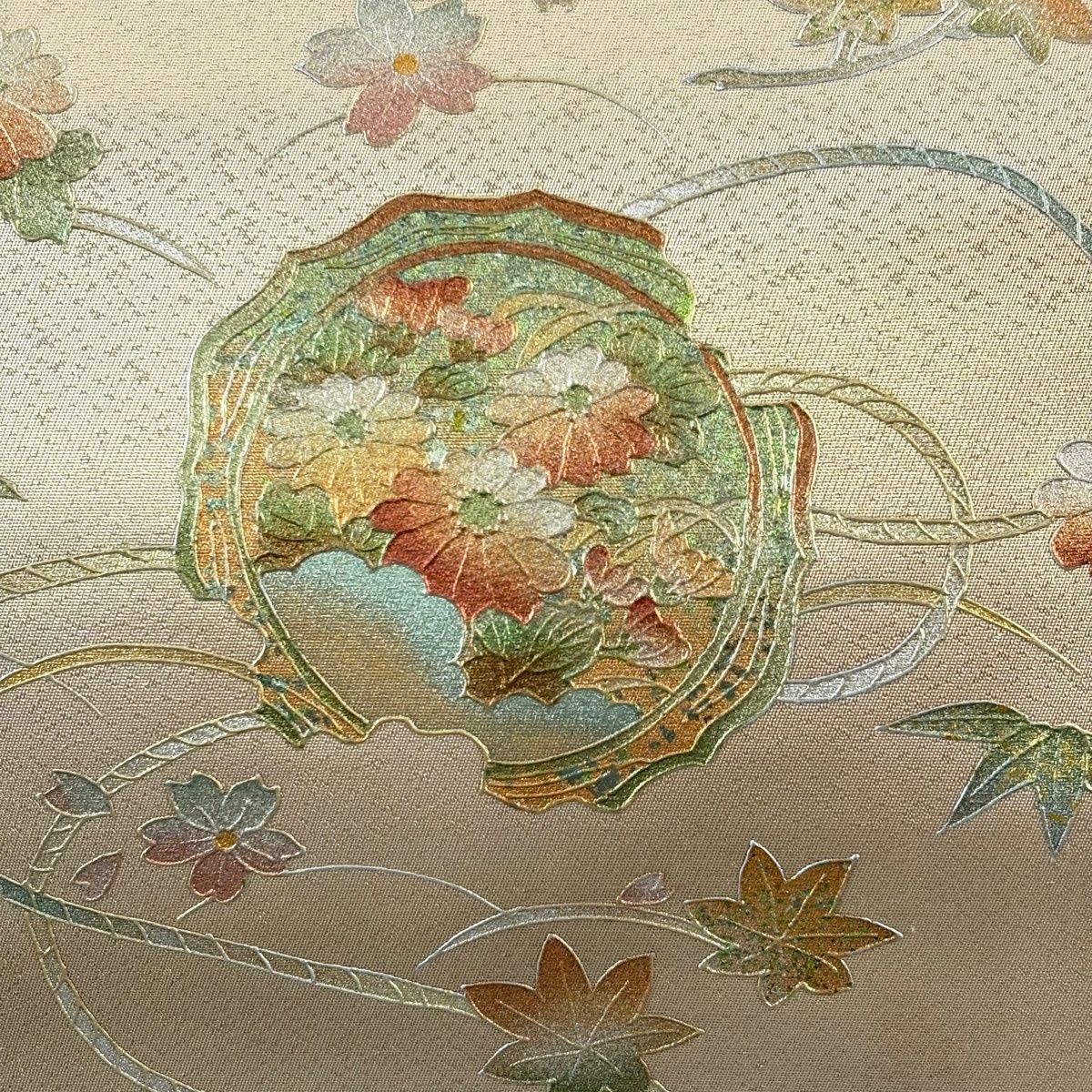 袋帯 秀品 鏡裏文 菊 金銀彩 箔 ベージュ お太鼓柄 正絹