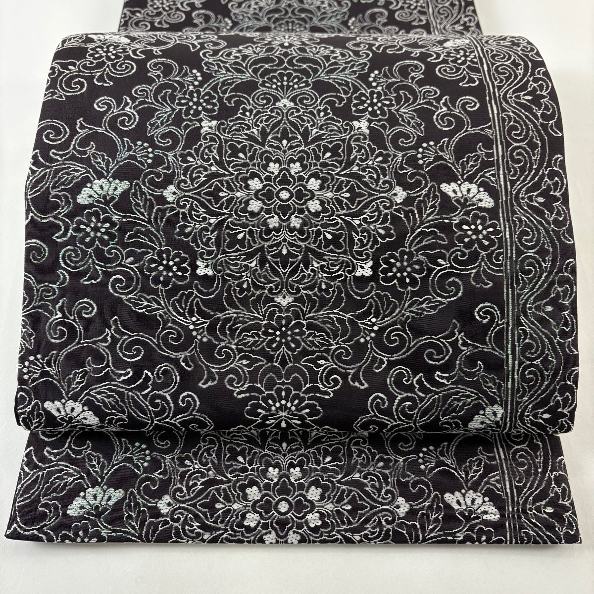 袋帯 秀品 華文 花唐草 ラメ箔 墨色 六通 正絹