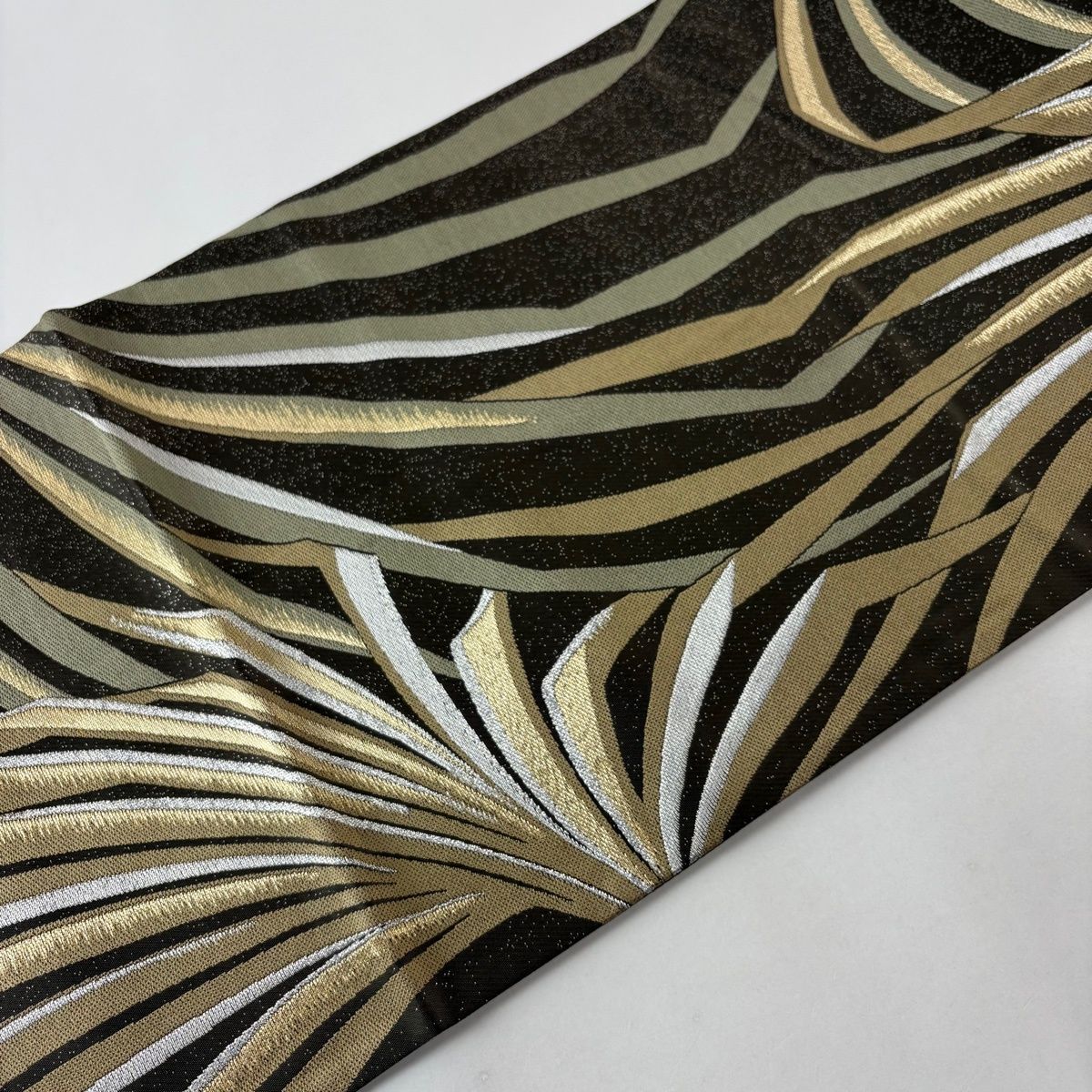 袋帯 秀品 幾何学模様 金銀糸 箔 鶯色 六通 正絹 【中古】 - メルカリ