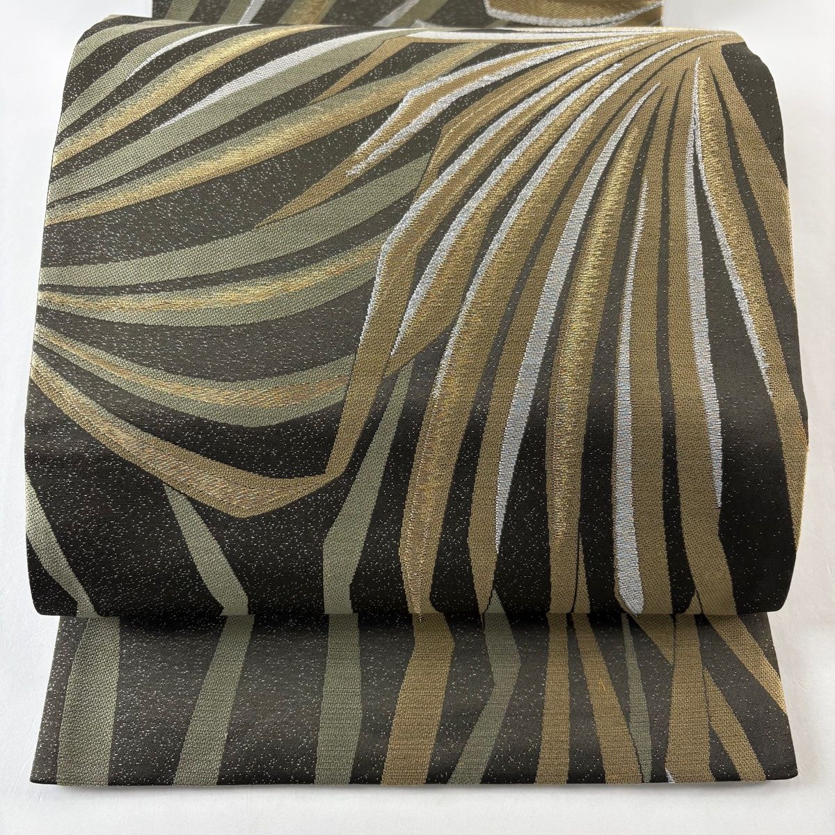 袋帯 秀品 幾何学模様 金銀糸 箔 鶯色 六通 正絹 【中古】 - メルカリ