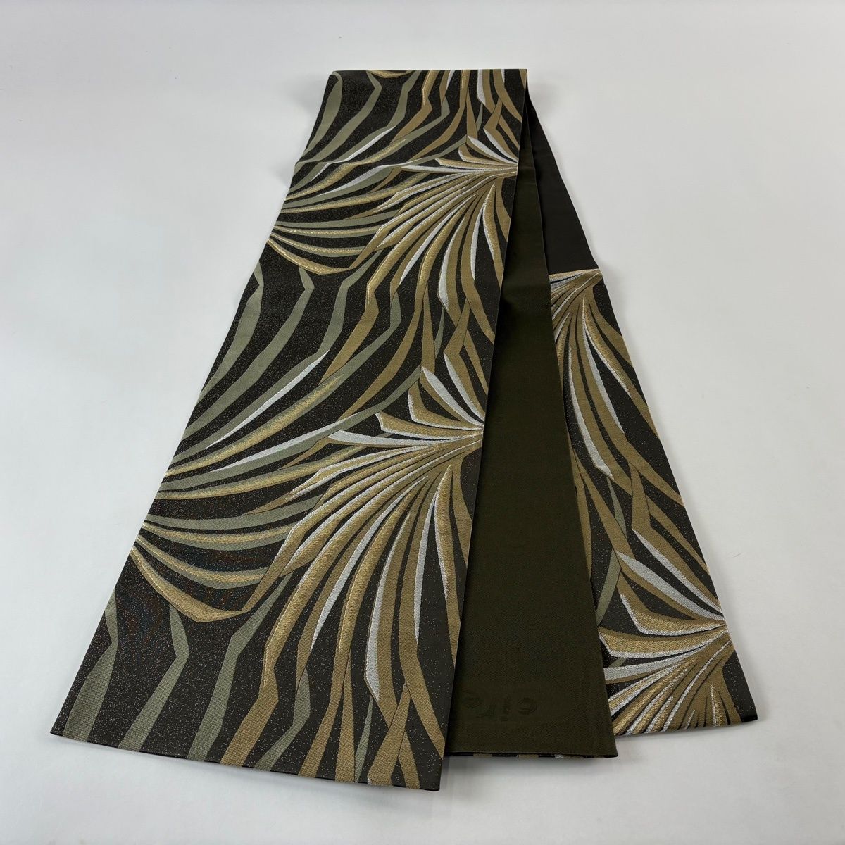 袋帯 秀品 幾何学模様 金銀糸 箔 鶯色 六通 正絹 【中古】 - メルカリ