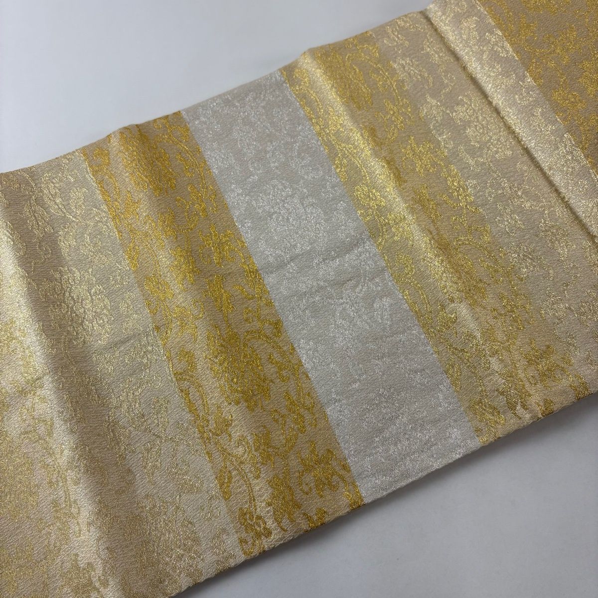 袋帯 秀品 花唐草 段縞 金銀糸 金色 全通 正絹 【中古】 - メルカリ