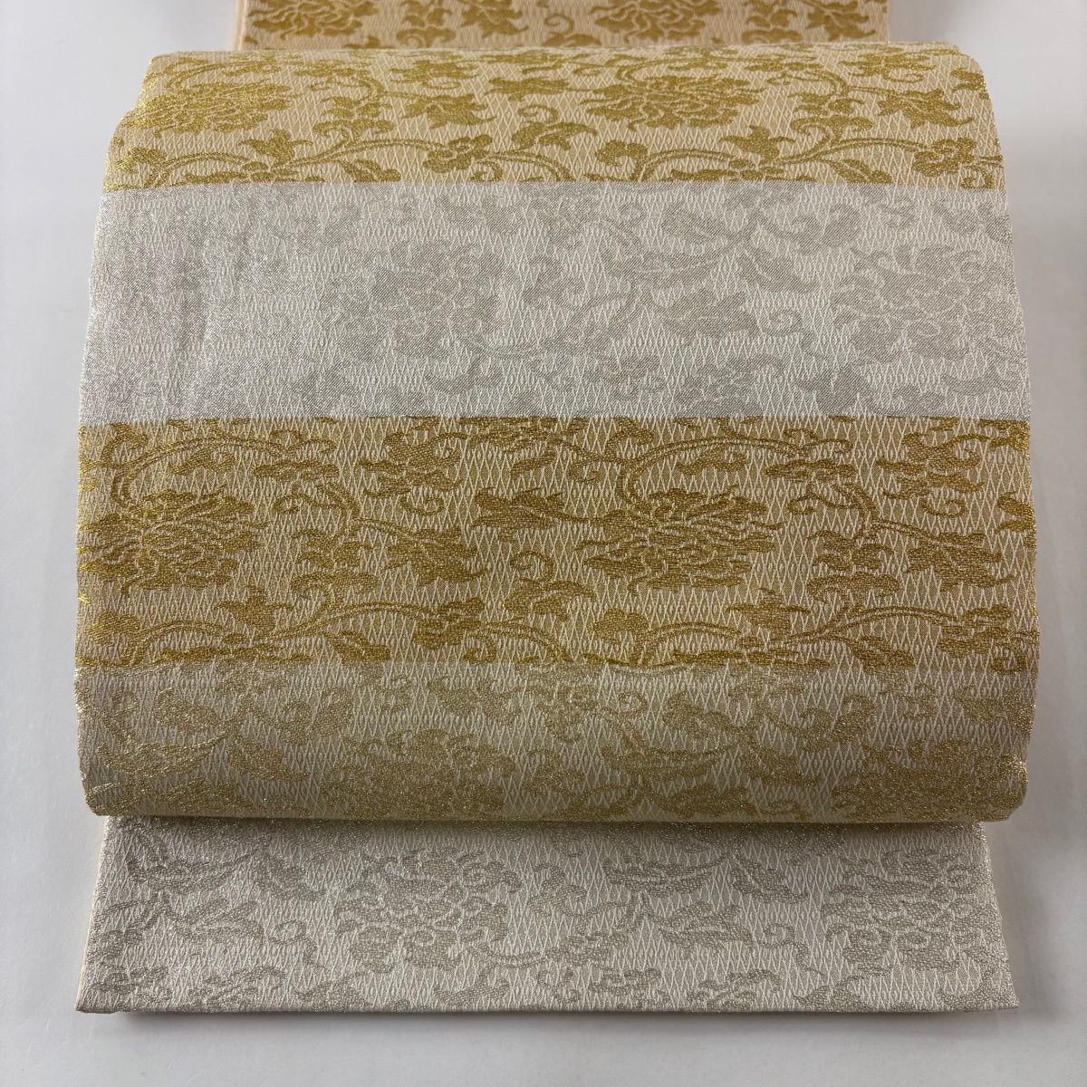 袋帯 秀品 花唐草 段縞 金銀糸 金色 全通 正絹 【中古】 - メルカリ