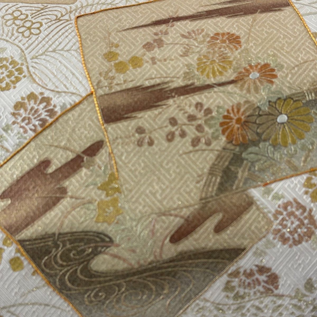 袋帯 秀品 色紙 草花 金糸 金銀彩 薄ピンク お太鼓柄 正絹