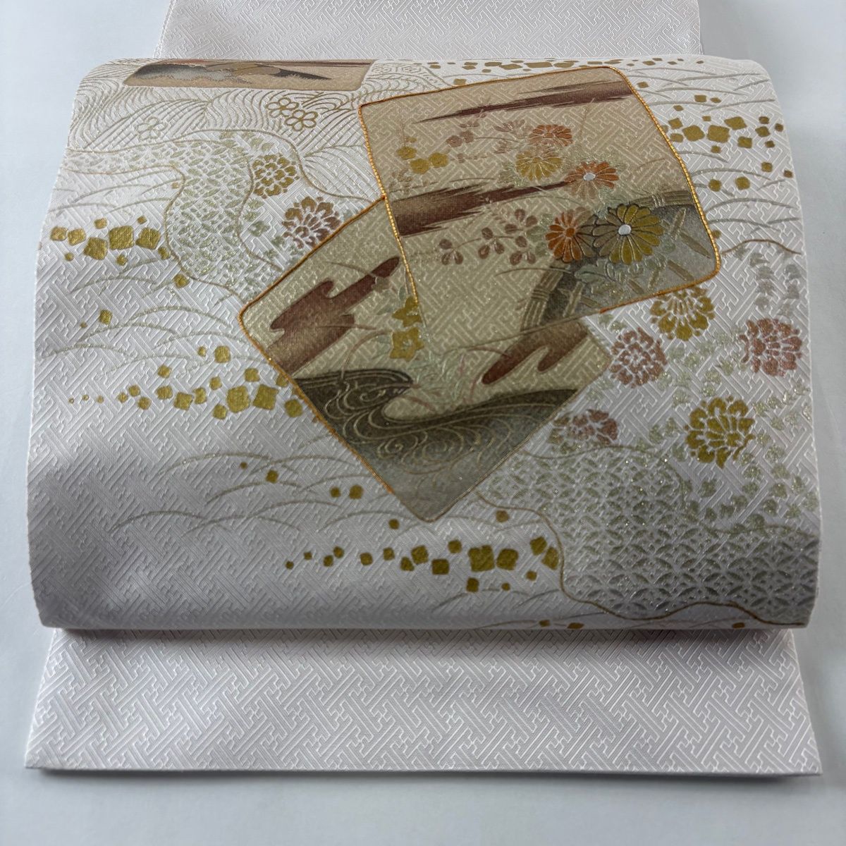 袋帯 秀品 色紙 草花 金糸 金銀彩 薄ピンク お太鼓柄 正絹