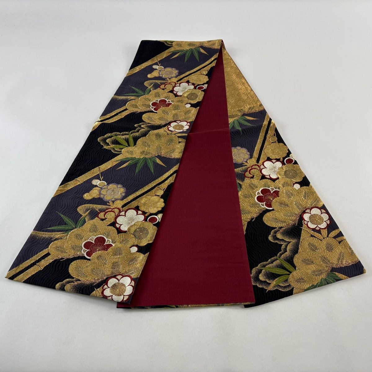 美品】 袋帯 秀品 振袖向き 松竹梅 箔 金糸 黒 六通 正絹 【中古