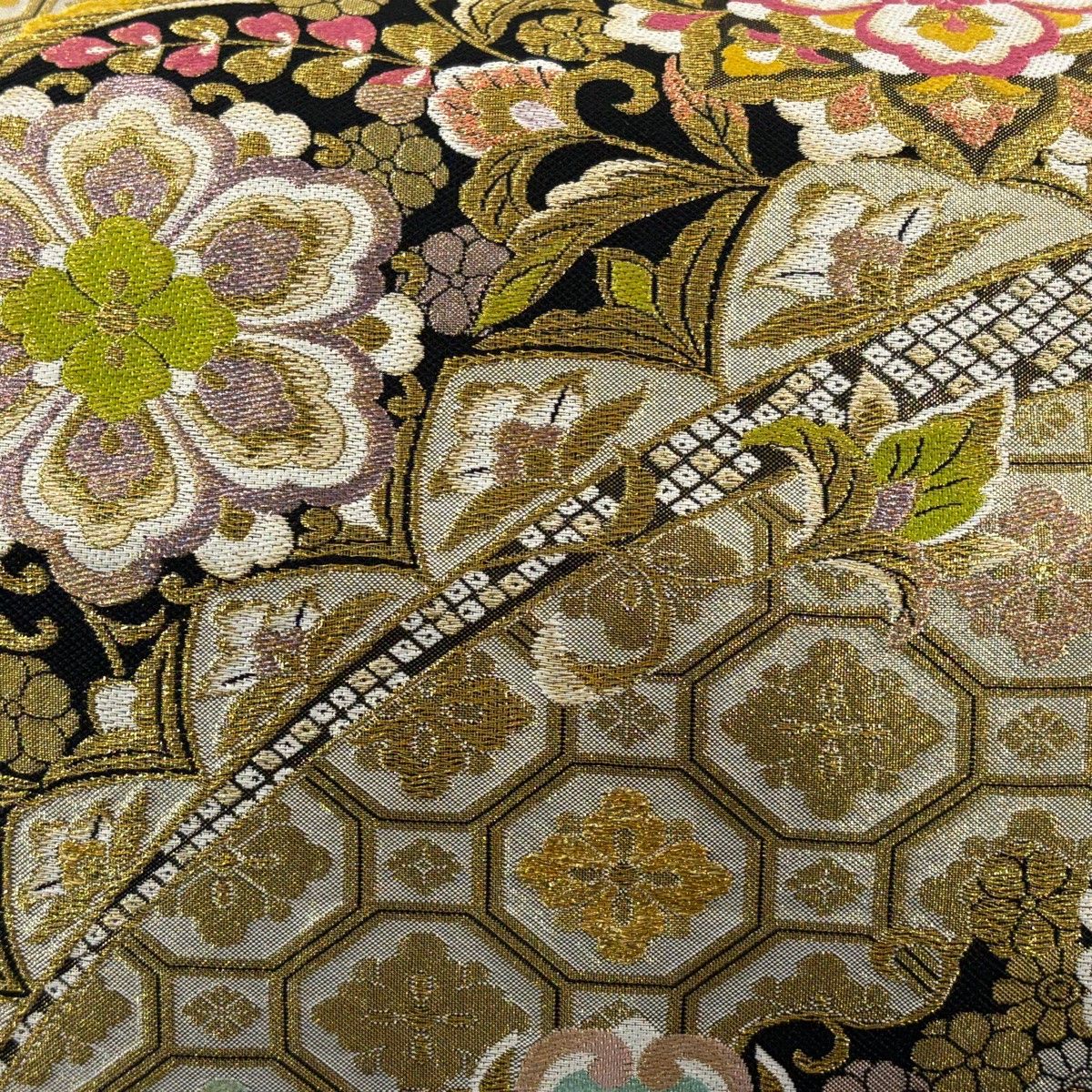 袋帯 秀品 振袖向き 華文 草花 箔 金糸 黒 六通 正絹