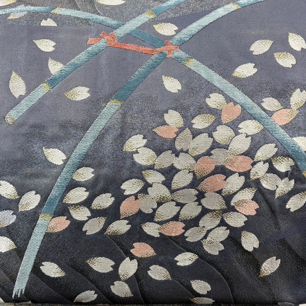 袋帯 秀品 落款 関西仕立て 花びら 金糸 箔 灰紫 お太鼓柄 正絹