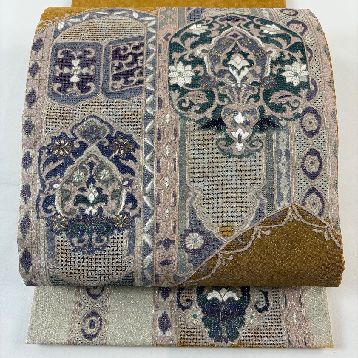 袋帯 秀品 関西仕立て 草花 幾何学模様 刺繍 金糸 山吹色 お太鼓柄 正絹