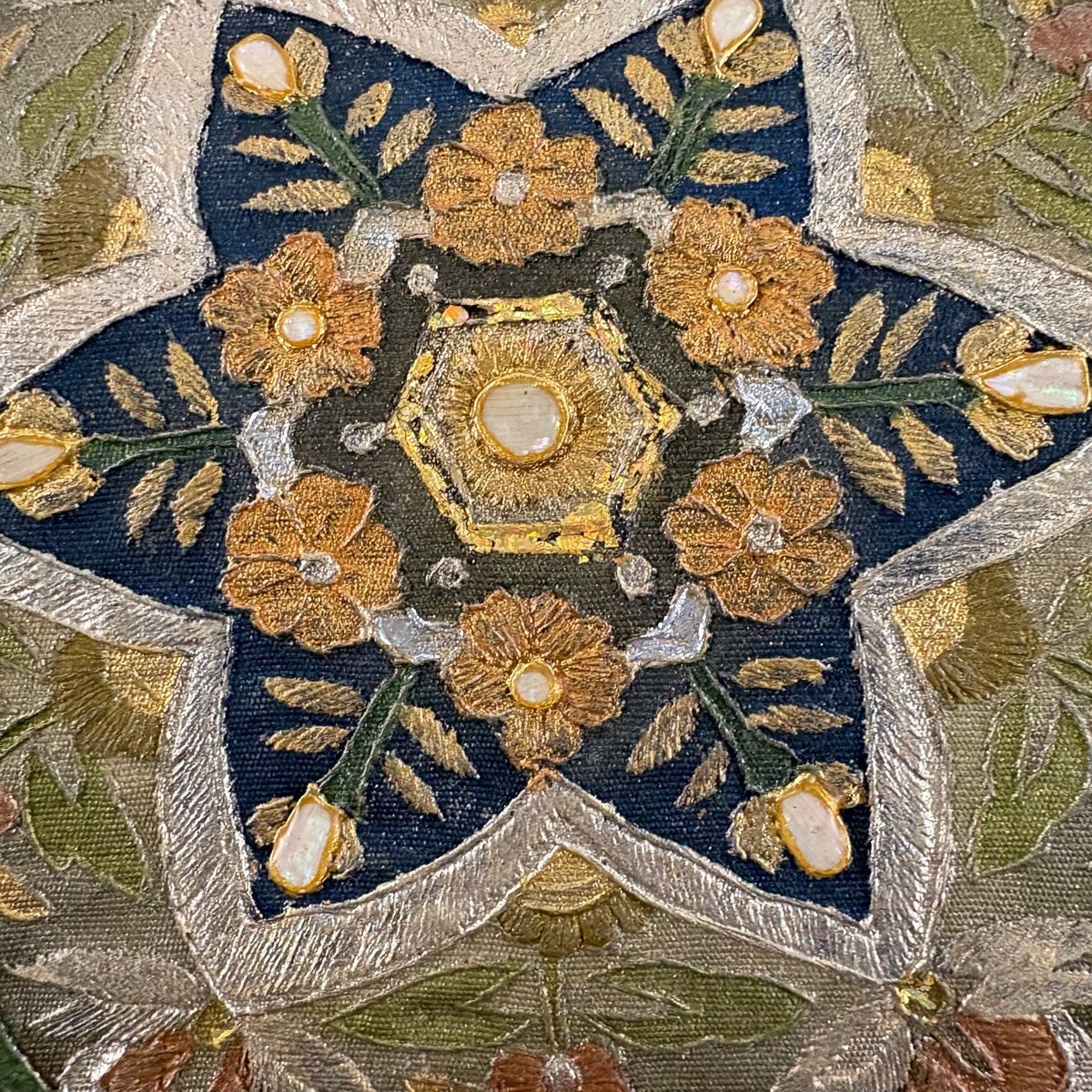 袋帯 秀品 華文 花唐草 螺鈿 刺繍 灰緑 お太鼓柄 正絹