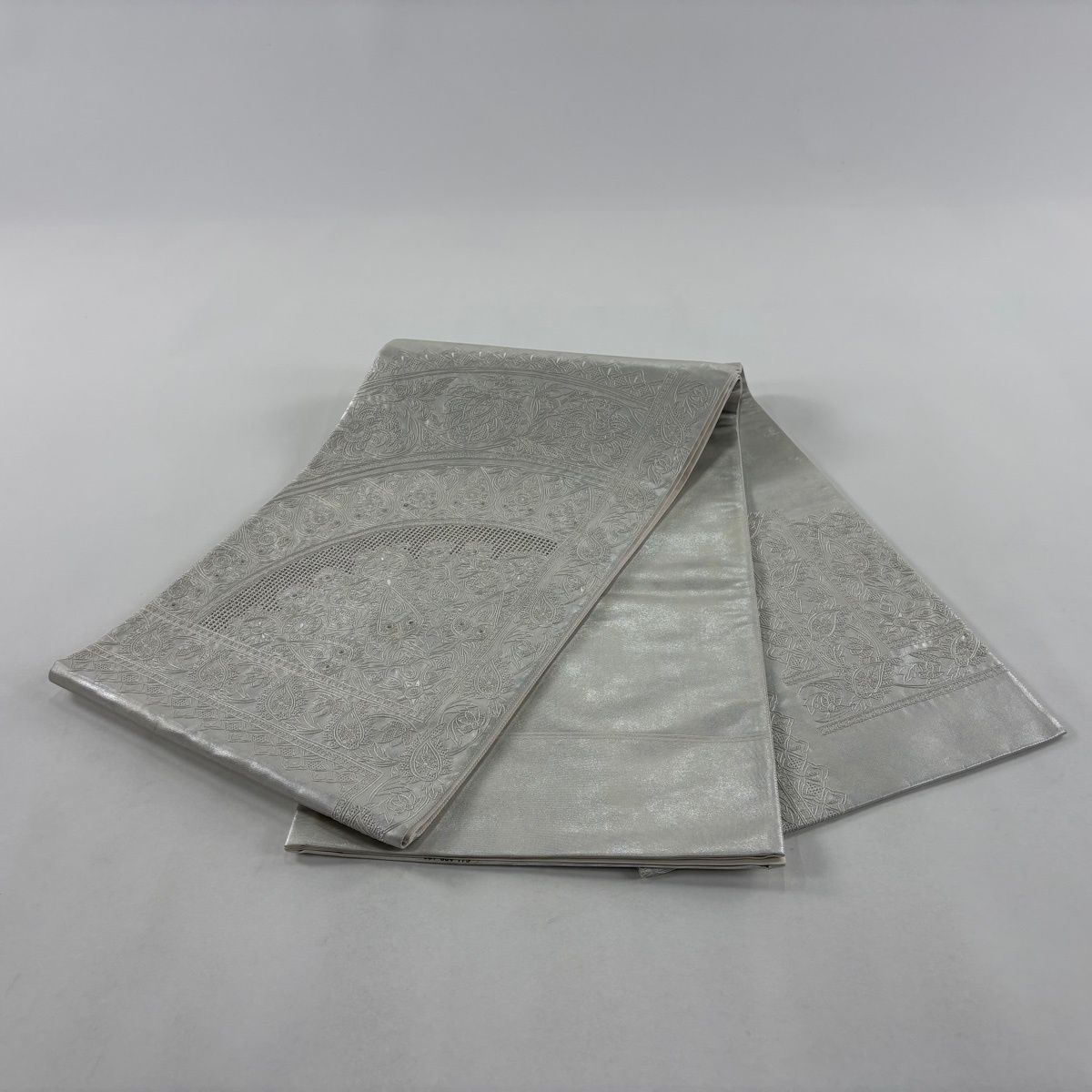 総刺繍 ドロンワーク 袋帯 銀通し 葡萄唐草 唐花 銀糸 お太鼓柄 Q925 総刺繍 ドロンワーク 袋帯 銀通し 葡萄唐草 唐花 銀糸 お太鼓柄 Q925