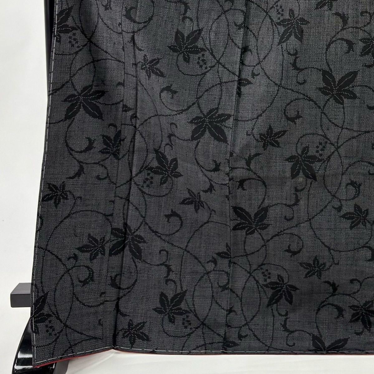 紬 身丈173 cm 裄丈69 L 袷 証紙 唐草 葉と実 墨色 正絹 秀品