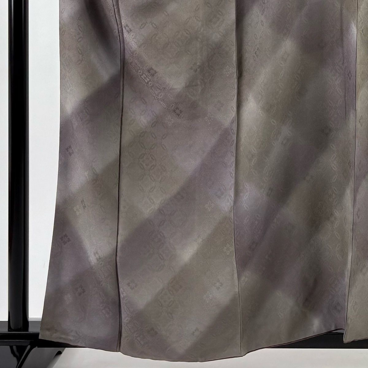 小紋 身丈160 cm 裄丈66.5 M 袷 斉藤三才 落款 地紋 ぼかし 灰紫 正絹 秀品