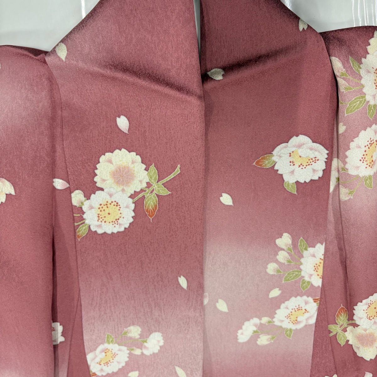 美品】 小紋 身丈163cm 裄丈65cm M 袷 やまと 桜 花びら ぼかし ピンク