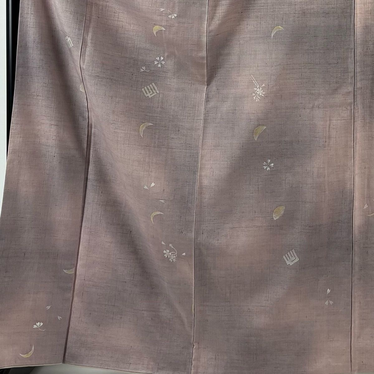 小紋 身丈168.5 cm 裄丈69 L 袷 紬地 落款 源氏香 桜 金彩 灰桜 正絹 秀品