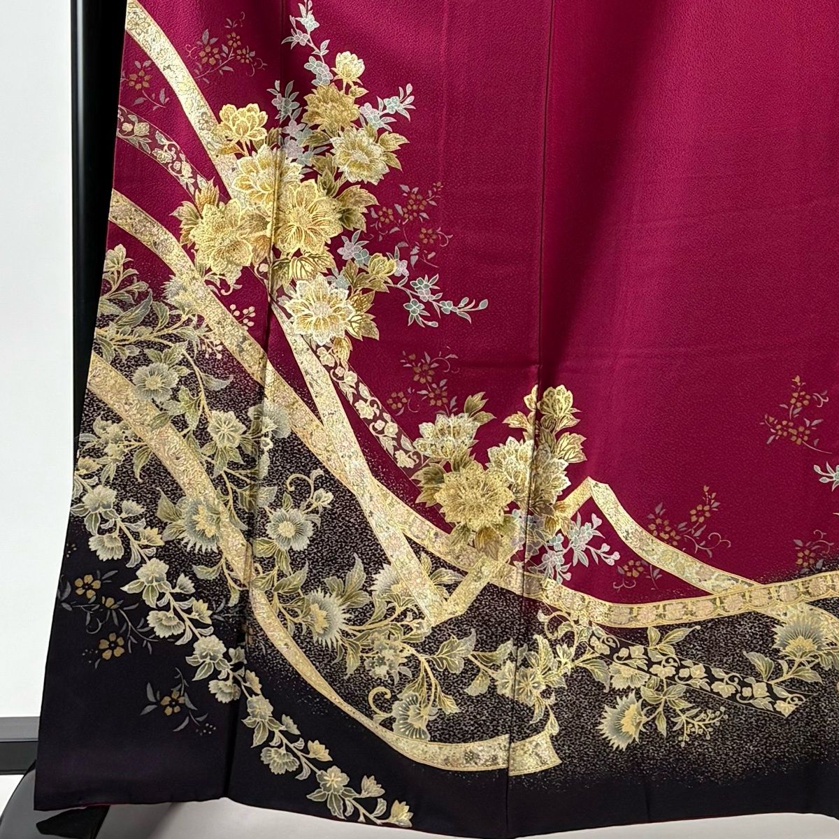 振袖 身丈166 cm 裄丈69.5 L 袷 やまと 草花 蔓帯 金銀彩 ぼかし 赤紫 正絹 秀品
