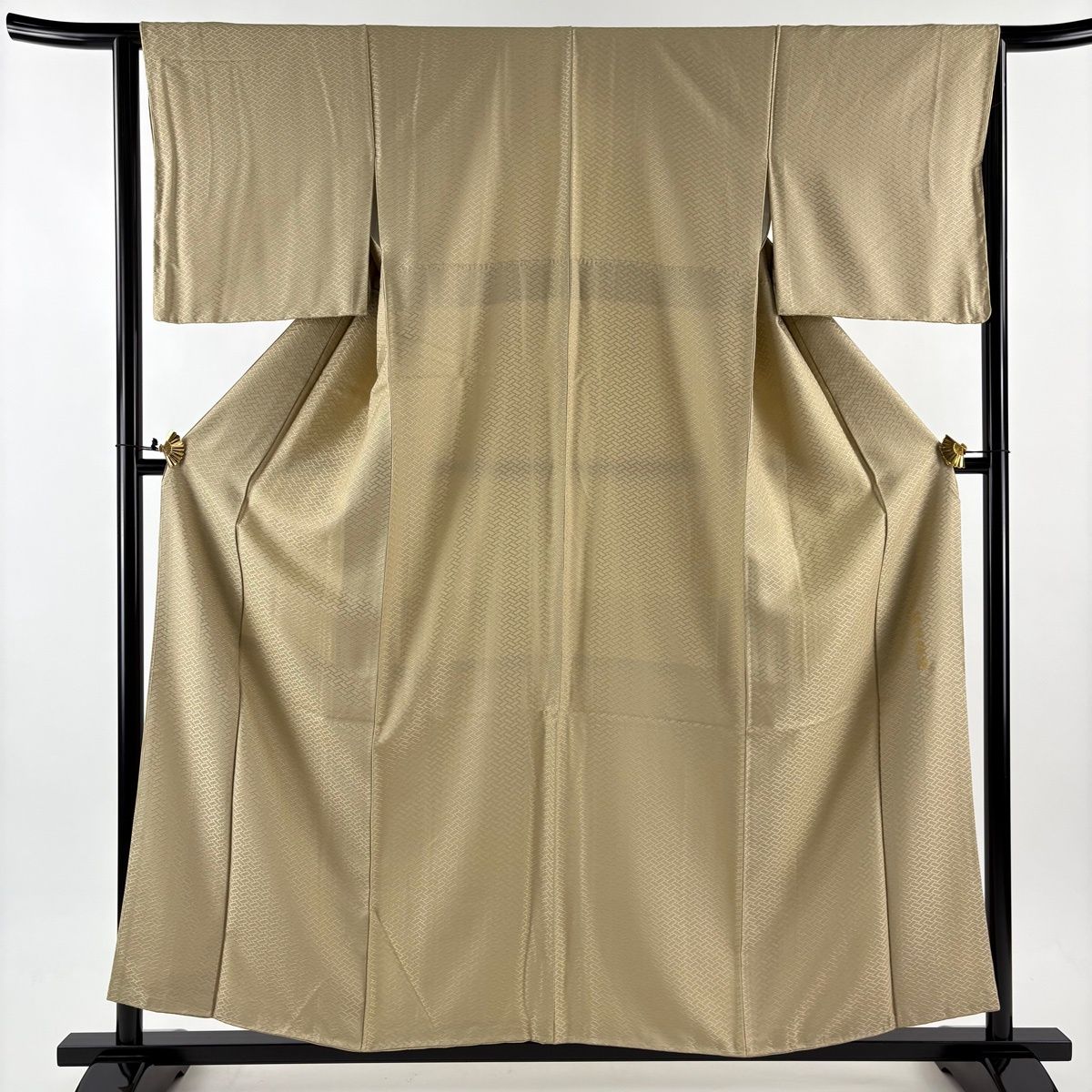 色無地 身丈156.5 cm 裄丈64 M 袷 地紋 ベージュ 正絹 秀品 一つ紋