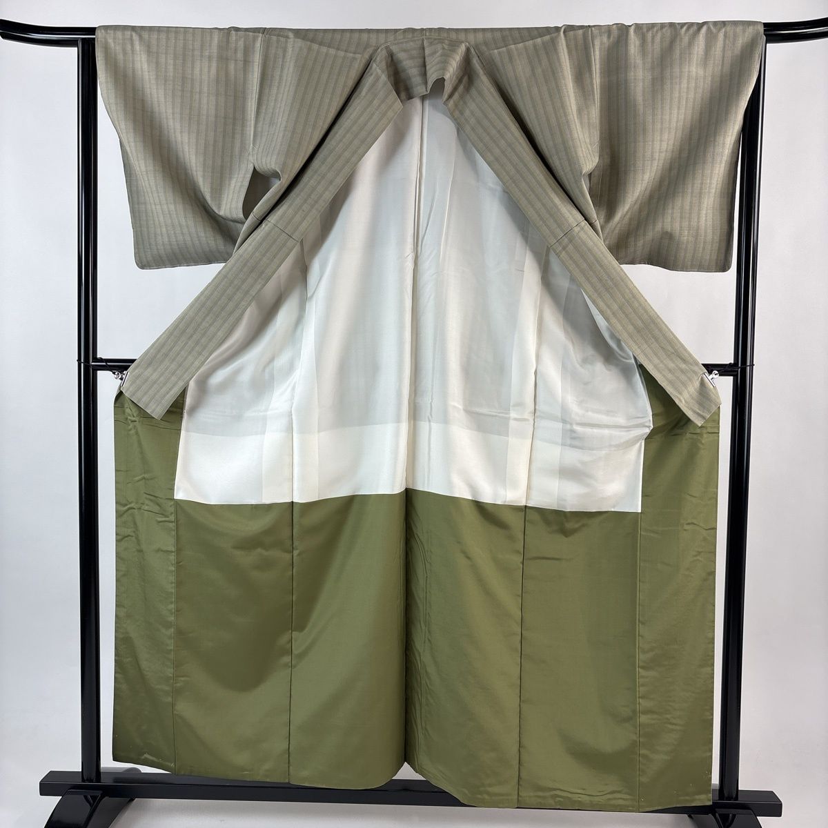  紬 身丈157.5 cm 裄丈64 M 袷 証紙 縦縞 灰緑 正絹 秀品 紬 着物