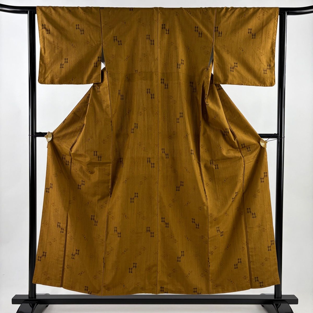 紬 身丈154 cm 裄丈63 S 袷 琉球本手括り 燕 井桁絣 山吹茶色 正絹 秀品