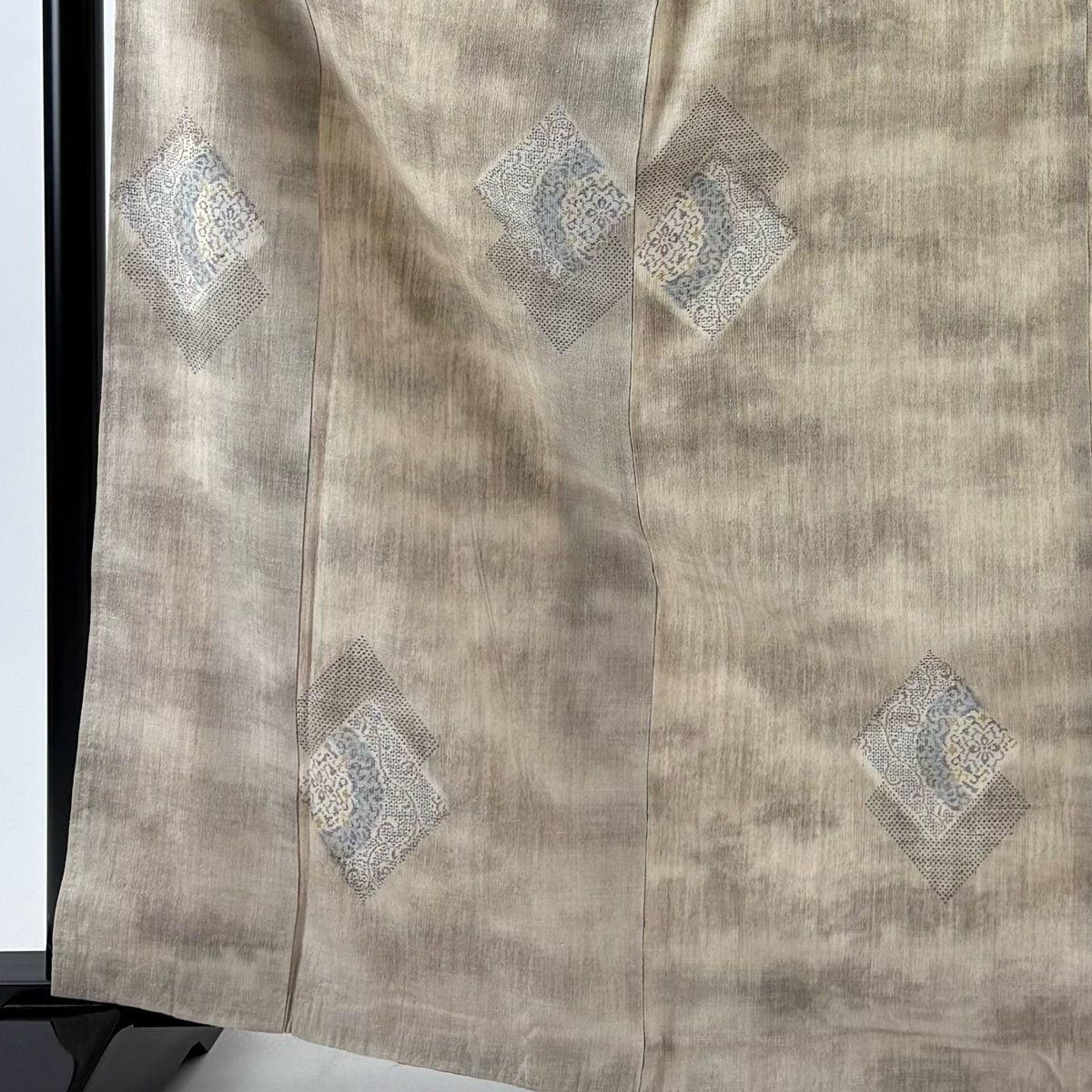 紬 身丈165.5 cm 裄丈66 M 袷 菱 華文 ベージュ 正絹 秀品