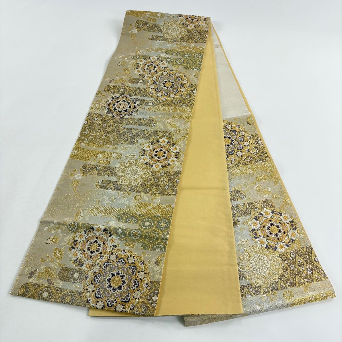 美品】 袋帯 名品 やまと 華文 2024 ヱ霞 金糸 螺鈿 金色 六通 正絹