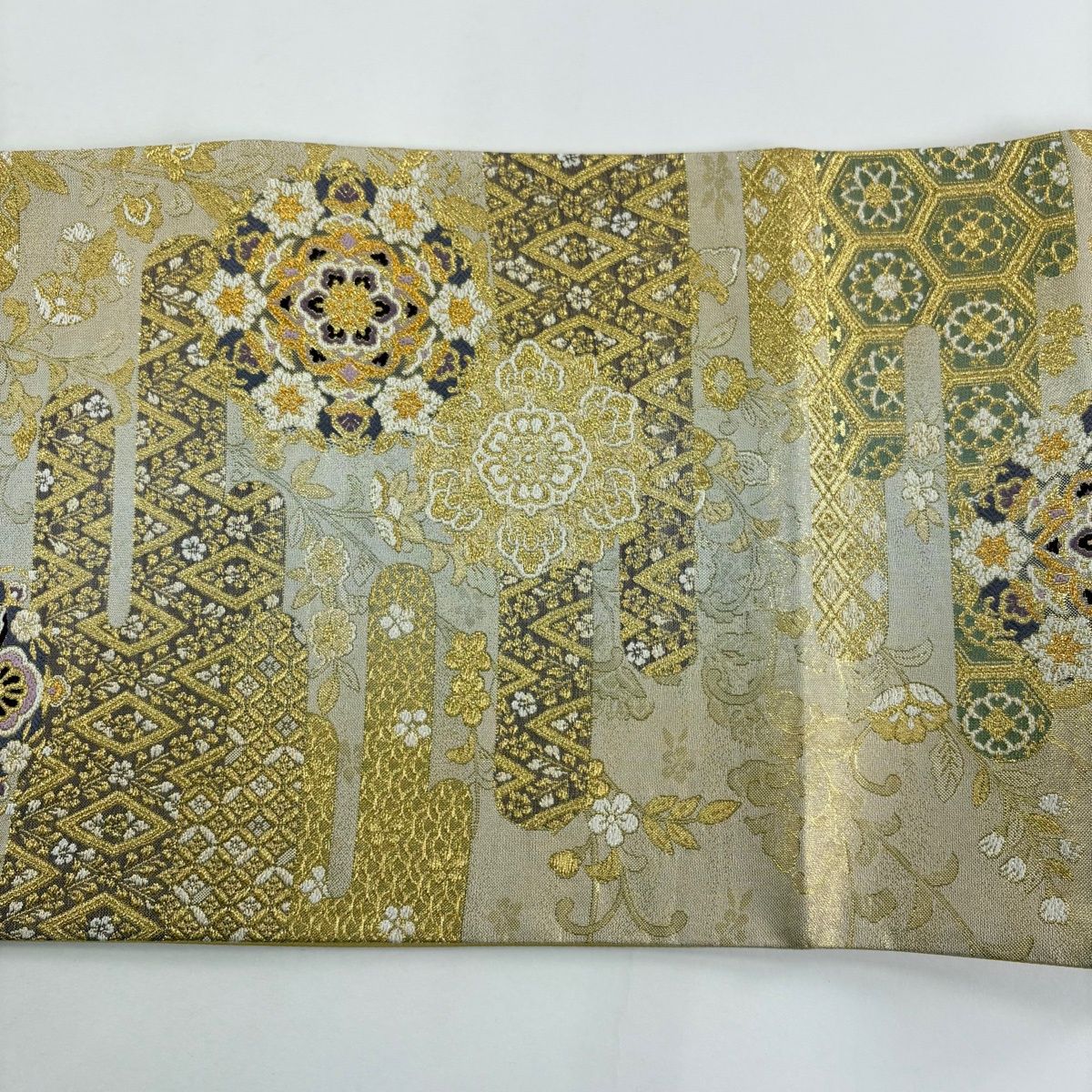 美品】 袋帯 名品 やまと 華文 2024 ヱ霞 金糸 螺鈿 金色 六通 正絹