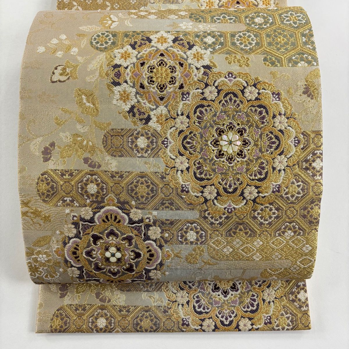 美品】 袋帯 名品 やまと 華文 2024 ヱ霞 金糸 螺鈿 金色 六通 正絹