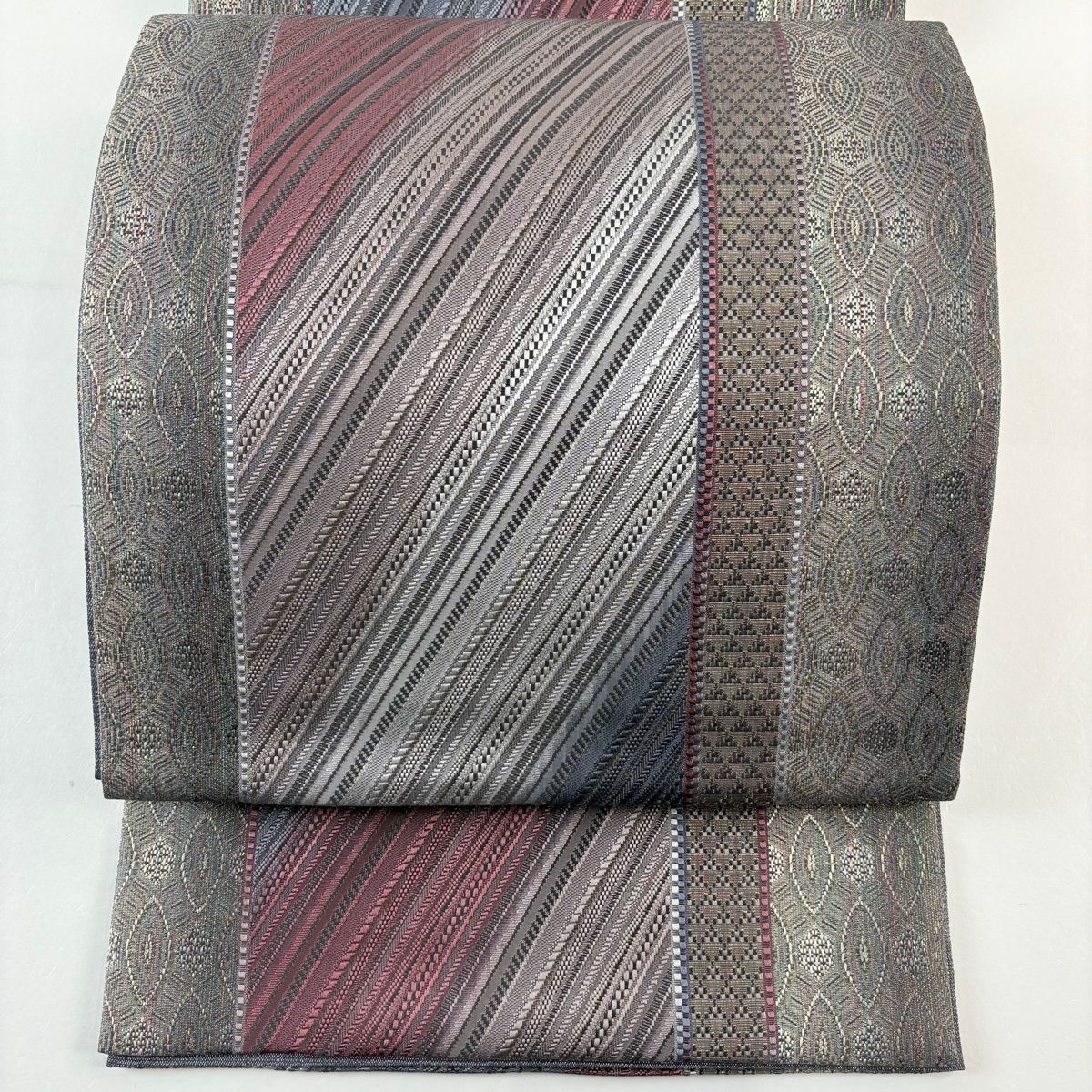 袋帯 名品 斜縞 幾何学模様 金糸 灰紫 六通 正絹 【中古】 - メルカリ