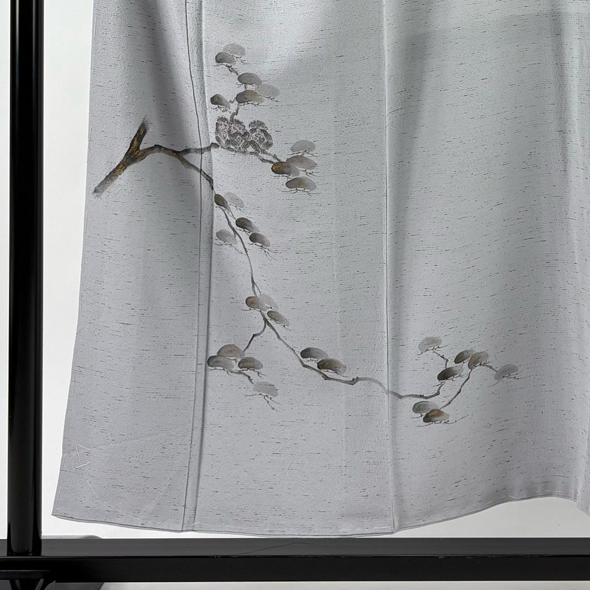 付下げ 身丈153.5 cm 裄丈65 M 袷 紬地 山科春宣 落款 三猿 松 金彩 灰色 正絹 名品