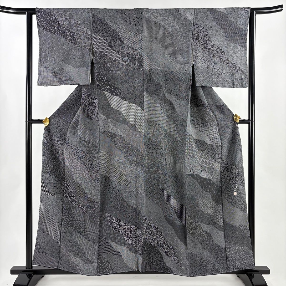 江戸小紋 身丈158.5 cm 裄丈62.5 S 袷 落款 寄せ柄 菊 縮緬 黒 正絹 名品