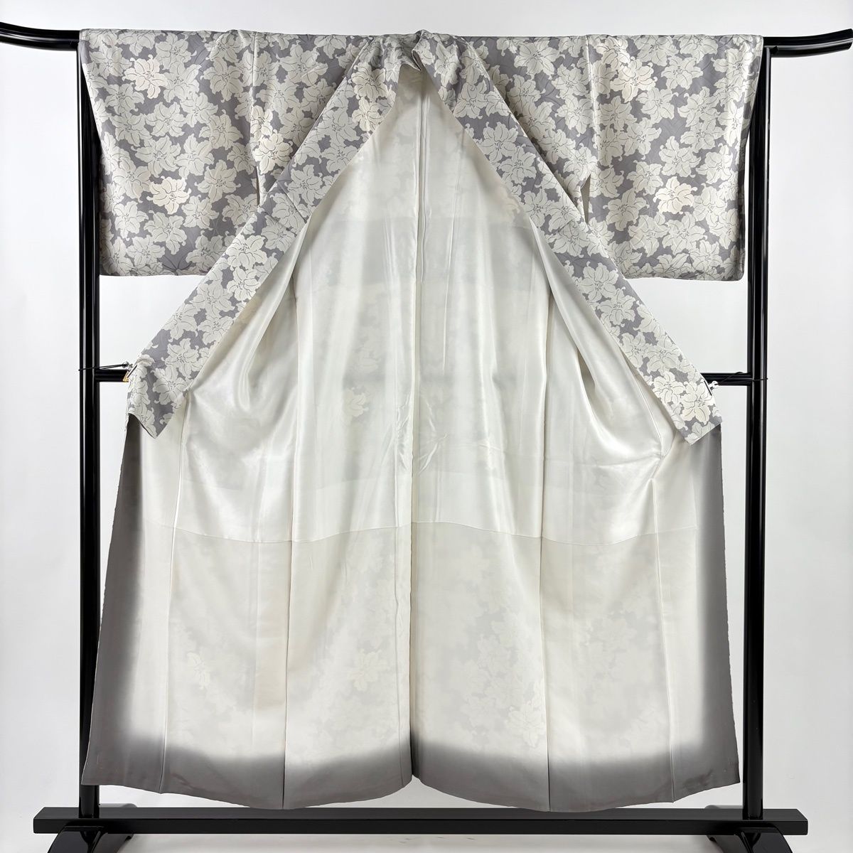  小紋 身丈153 cm 裄丈66.5 M 袷 落款 百合 地紋 灰色 正絹 名品 小紋 着物