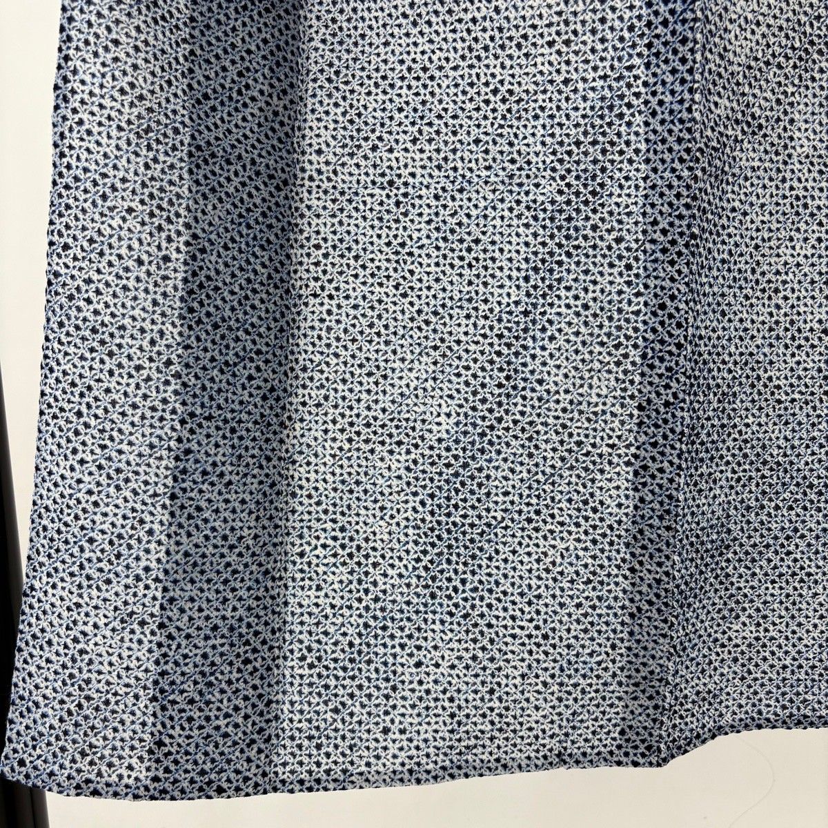 男着物 身丈130.5 cm 裄丈61.5 S 絞り浴衣 幾何学模様 紺色 綿