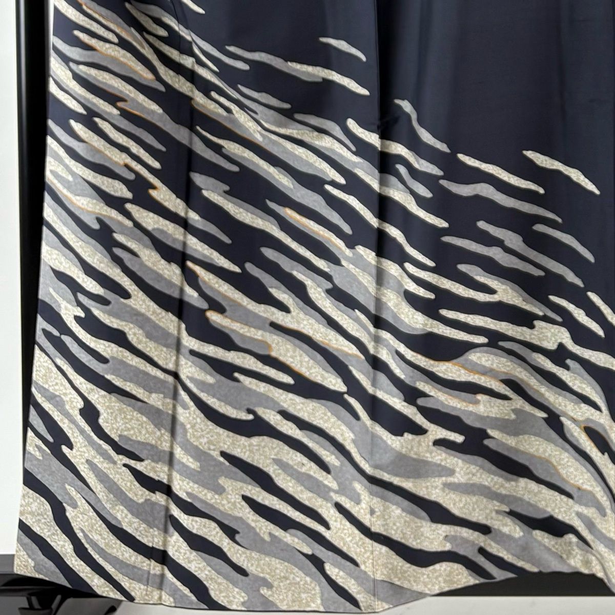 訪問着 身丈160 cm 裄丈65.5 M 袷 紬地 鈴乃屋 落款 霞 金彩 濃紺 正絹 名品