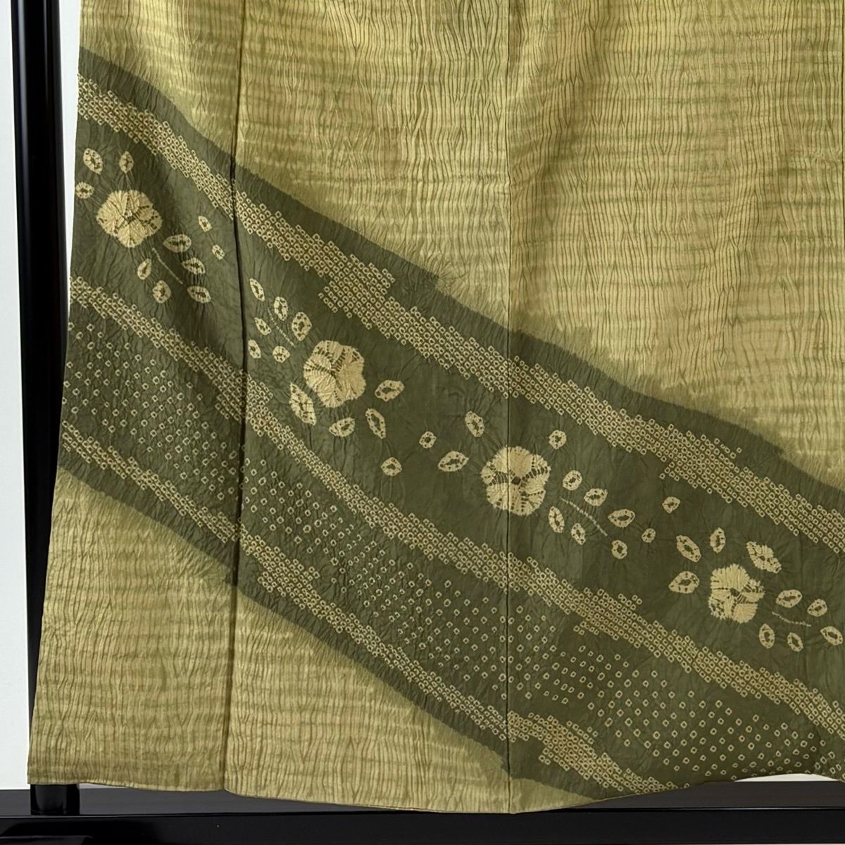 付下げ 身丈158.5 cm 裄丈63.5 S 袷 大島紬地 梅 幾何学 絞り 鶯色 正絹