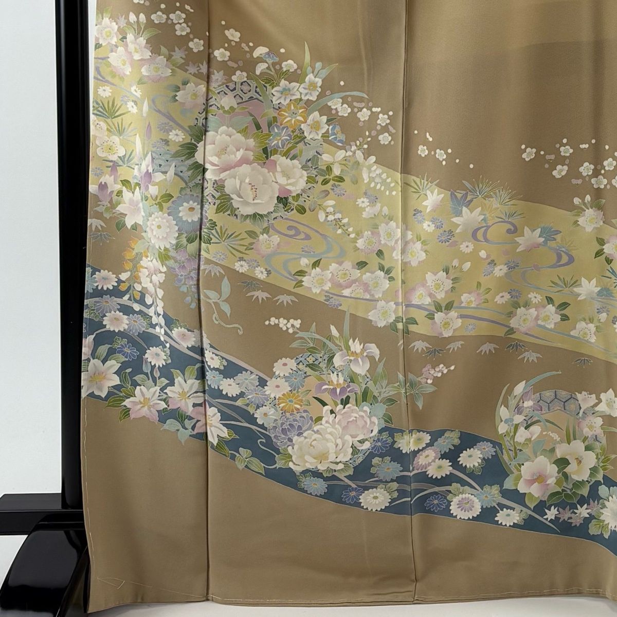 色留袖 身丈170.5 cm 裄丈71.5 L 袷 佐藤克司 加賀友禅 落款 証紙 草花 流水 ぼかし 薄茶色 正絹 名品