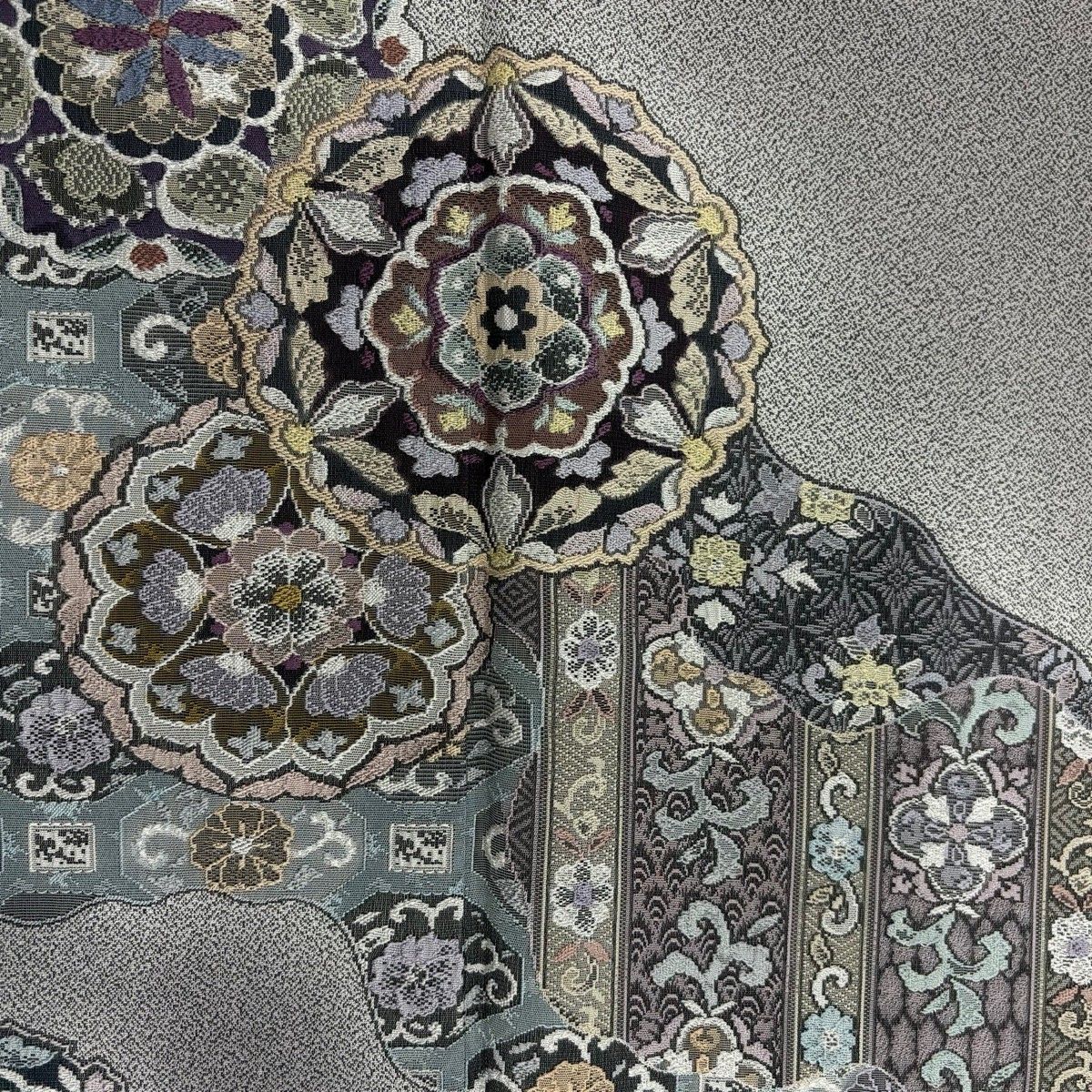  付下げ 身丈169 cm 裄丈67 M 袷 霜鳥忍 彩天目織 落款 華文 道長取り ぼかし 灰色 正絹 一つ紋 訪問着 付け下げ 着物