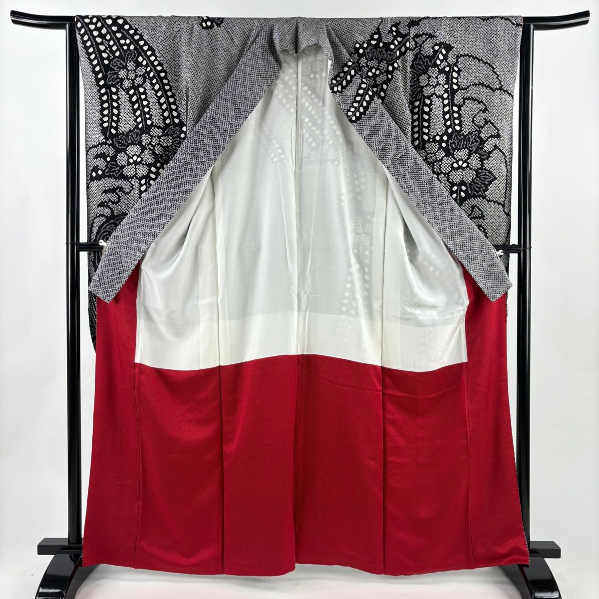  振袖 身丈163 cm 裄丈63.5 S 袷 草花 波頭 総絞り 黒 正絹 振袖 着物