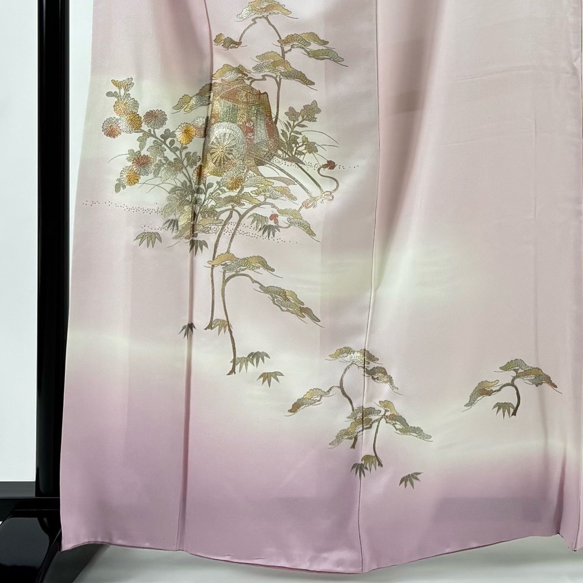 付下げ 身丈163 cm 裄丈67.5 L 袷 和田光正 落款 御所車 秋草 金銀彩 ぼかし 薄ピンク 正絹 名品