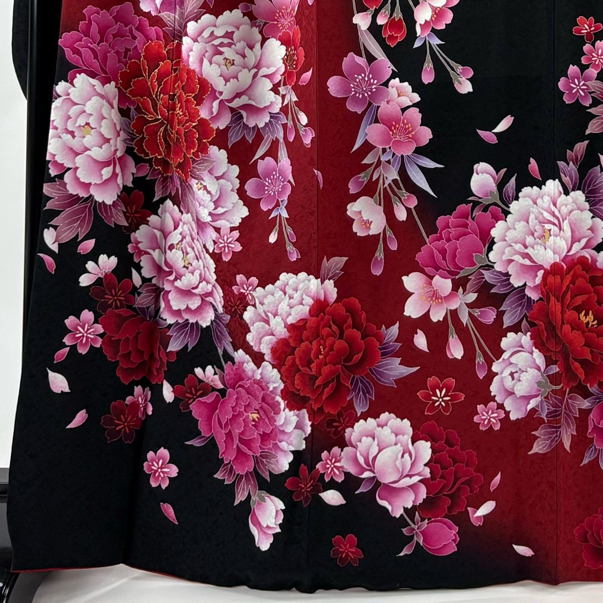 振袖 身丈166.5 cm 裄丈68.5 L 袷 牡丹 枝垂れ桜 箔 染め分け 赤 正絹