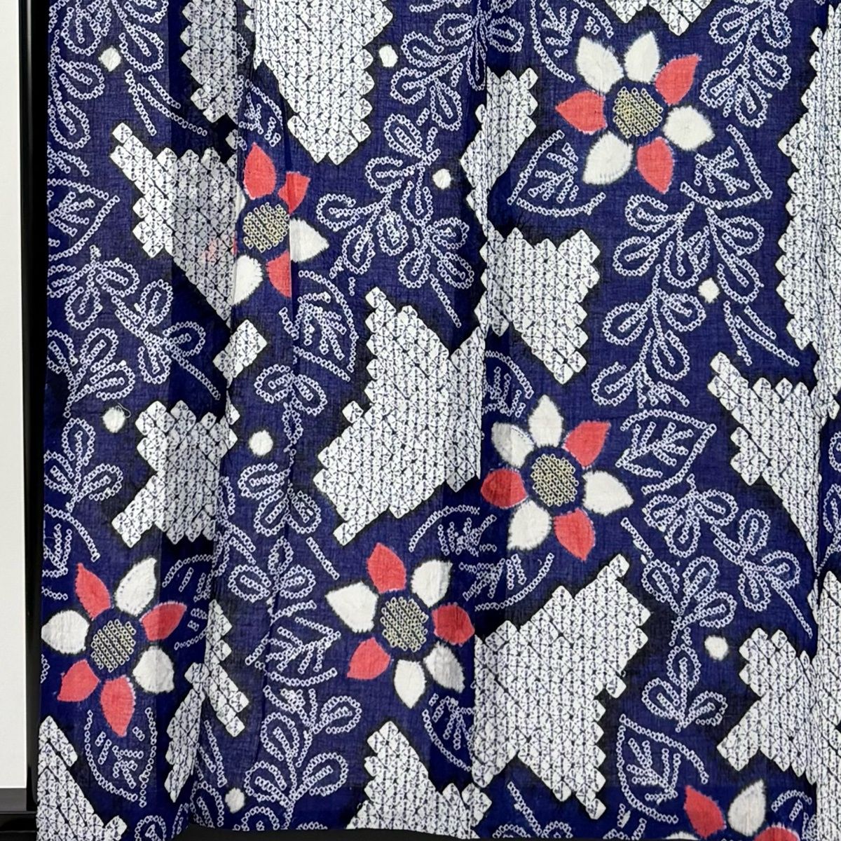 浴衣 身丈160.5 cm 裄丈66 M 絞り浴衣 草花 幾何学模様 青紫 正絹 名品