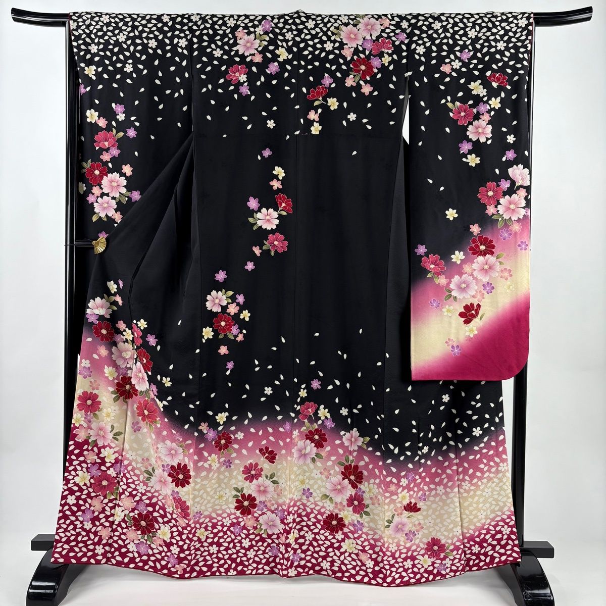 振袖 身丈164.5 cm 裄丈66 M 袷 コスモス 桜の花びら 箔 金彩 黒 正絹