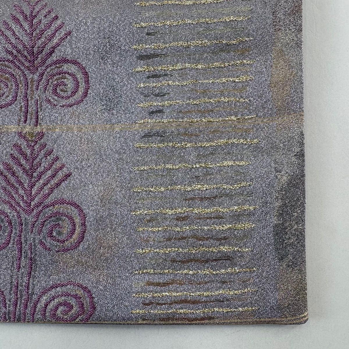 美品】 袋帯 逸品 帝王紫 落款 鳥 幾何学 金糸 箔 灰紫 六通 正絹
